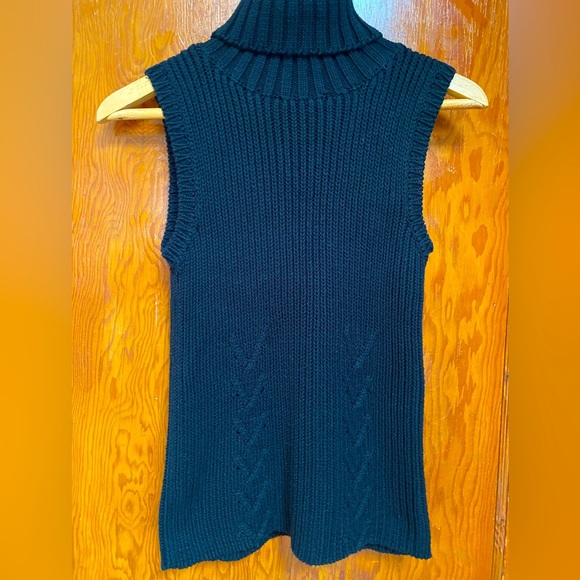 Sleeveless cable turtleneck - Picture 1 of 2